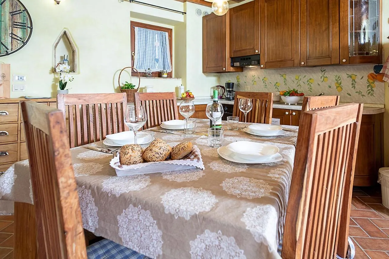 Countryhouse Nocino - Regarda Travel Lazise Italy