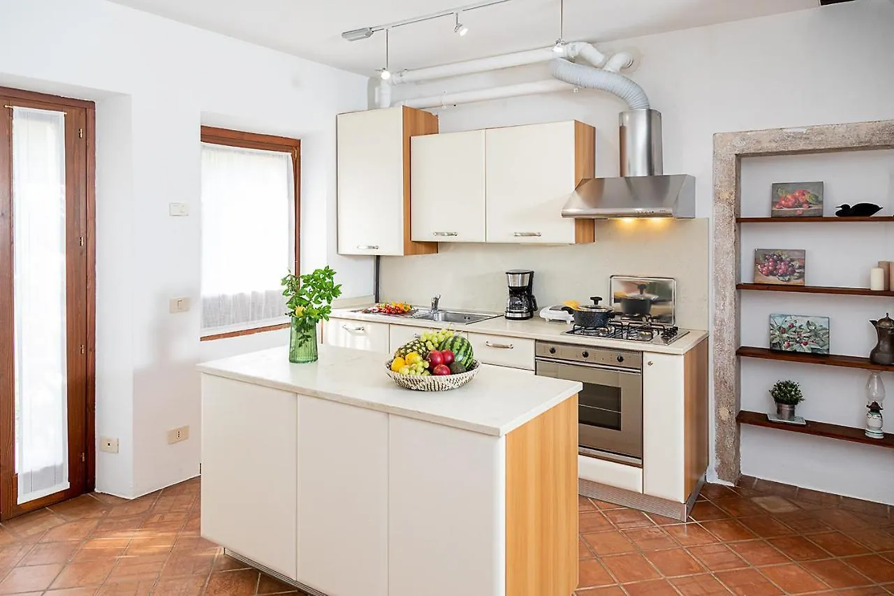 Countryhouse Nocino - Regarda Travel Lazise Italy